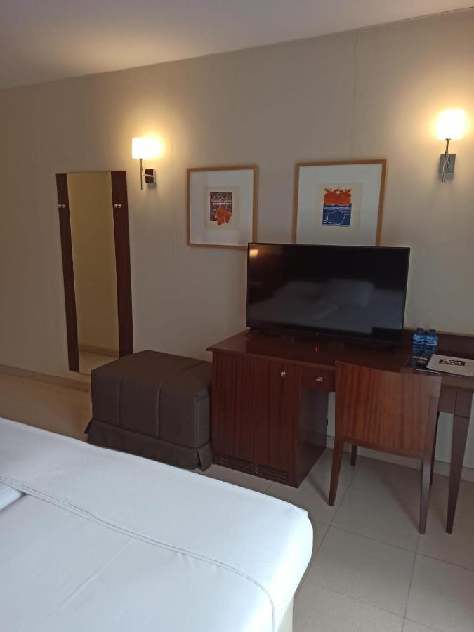 Hotel Mu La Cortinada Bagian luar foto