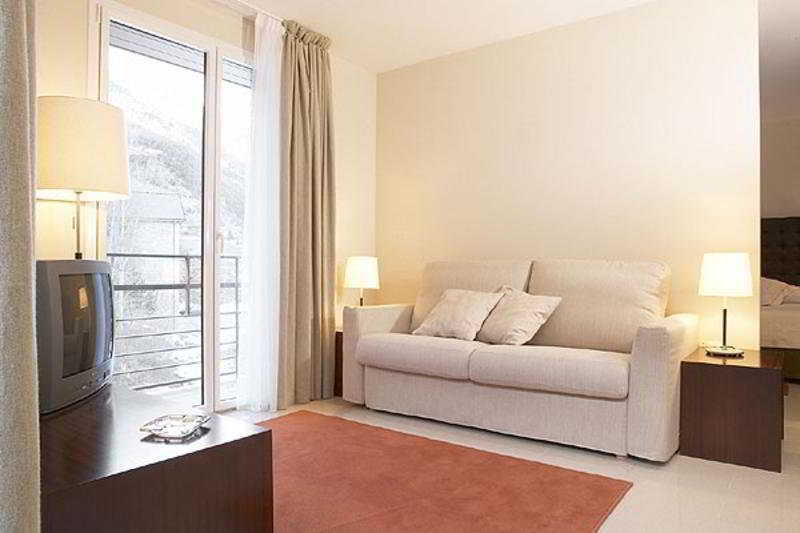 Hotel Mu La Cortinada Ruang foto