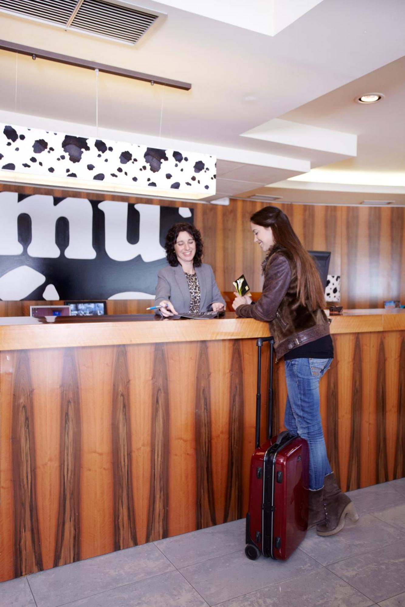 Hotel Mu La Cortinada Bagian luar foto