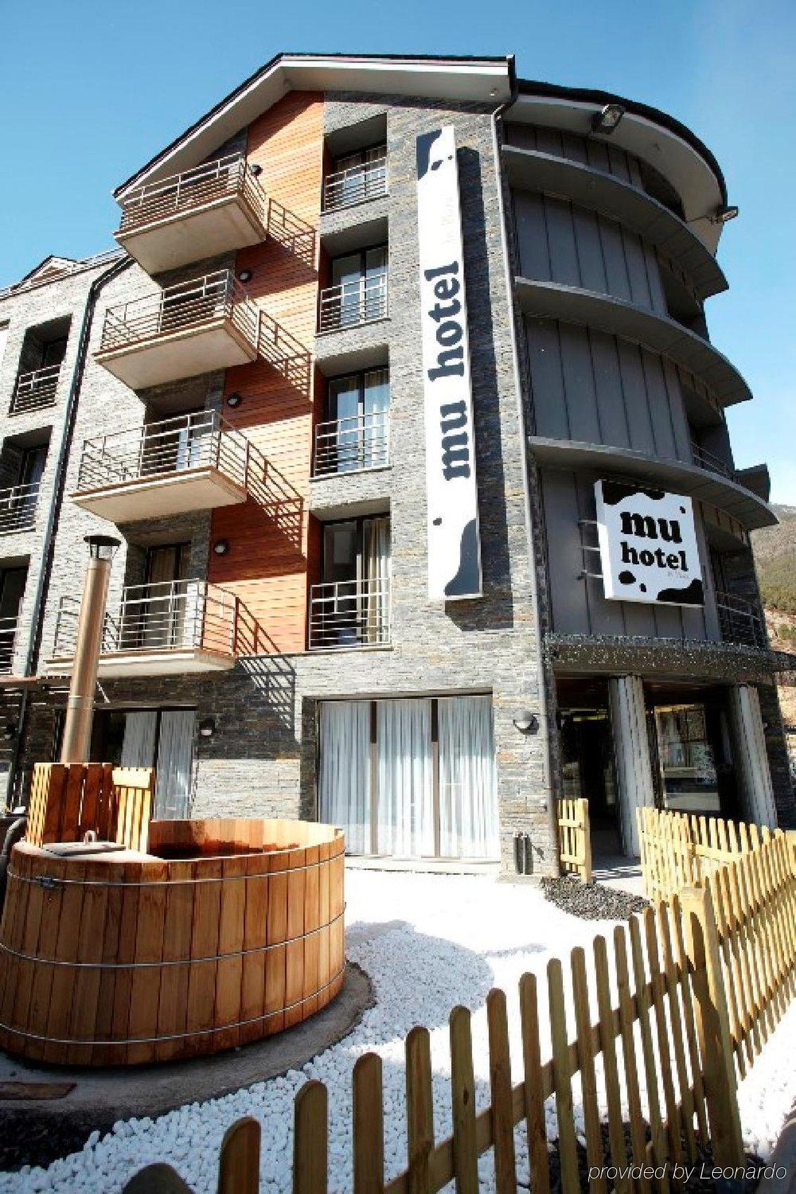 Hotel Mu La Cortinada Bagian luar foto