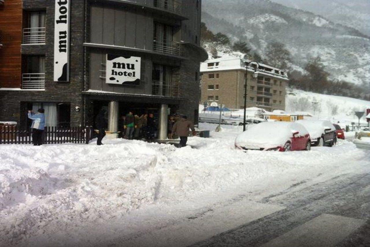 Hotel Mu La Cortinada Bagian luar foto