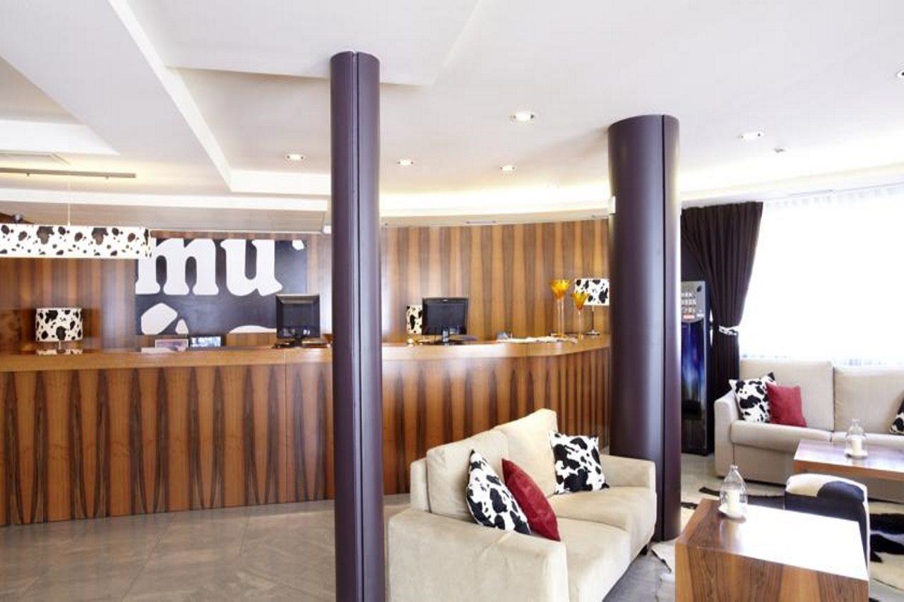 Hotel Mu La Cortinada Bagian luar foto