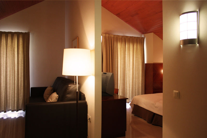 Hotel Mu La Cortinada Bagian luar foto