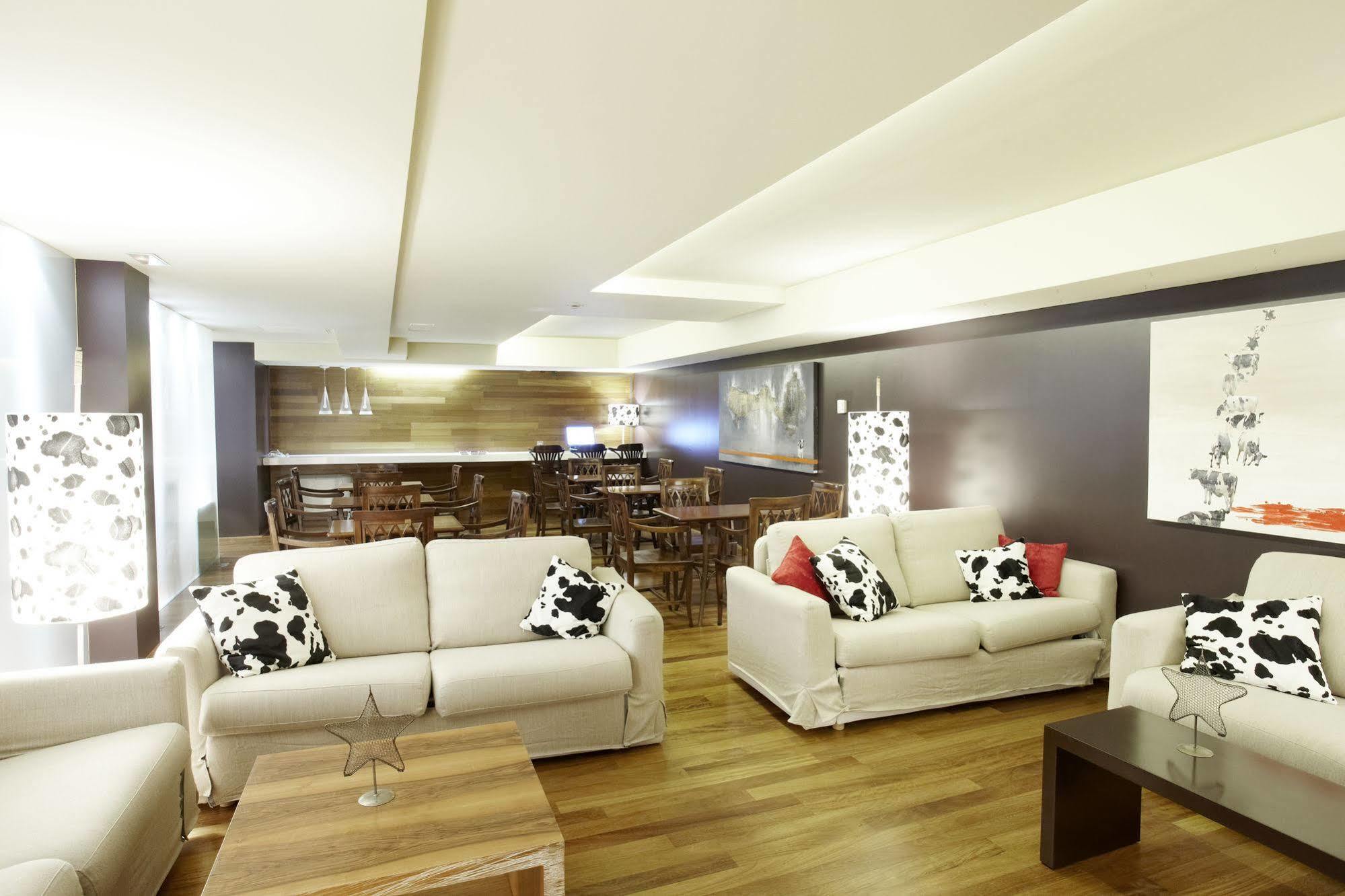 Hotel Mu La Cortinada Bagian luar foto