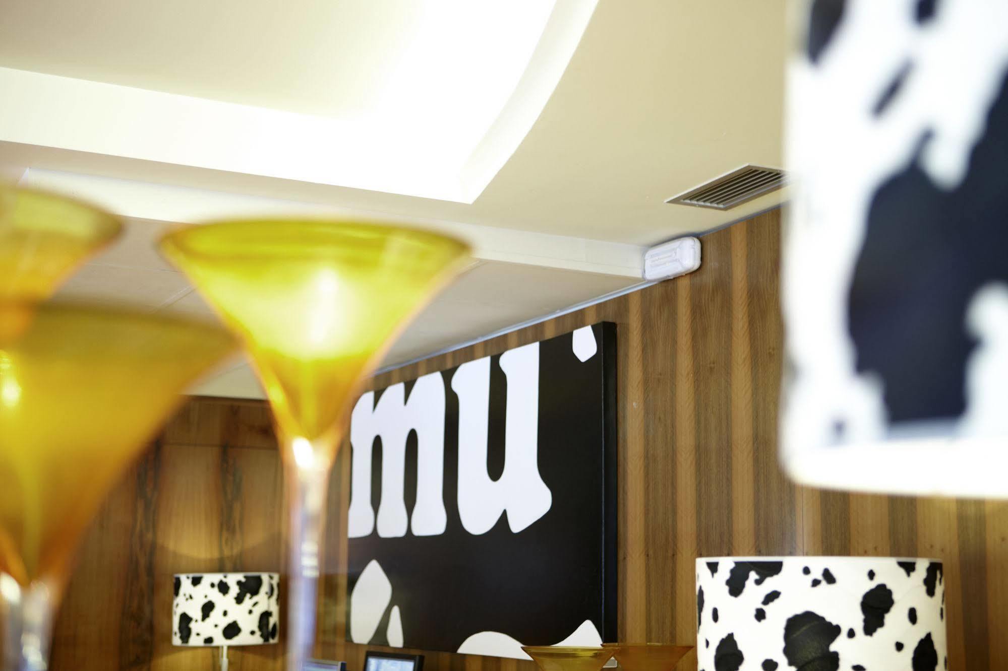 Hotel Mu La Cortinada Bagian luar foto