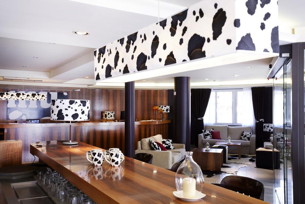 Hotel Mu La Cortinada Bagian luar foto